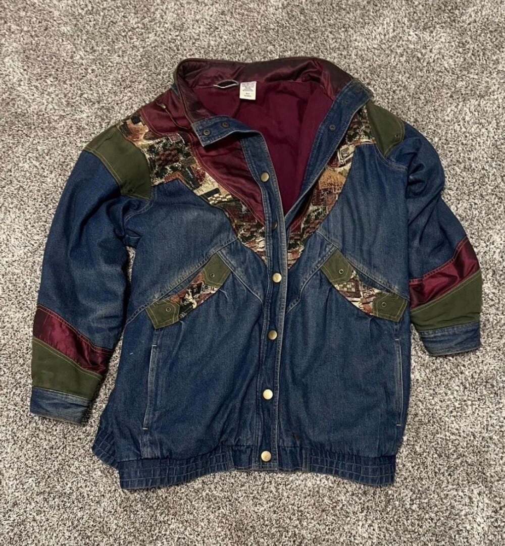 Vintage 90s Two Twenty Women's Blue Denim Tapestry Patchwork Jacket